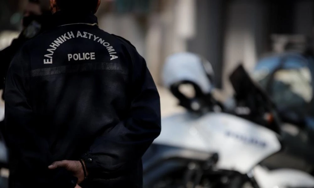 Μεγάλη αστυνομική επιχείρηση στην Αττική: Έφοδοι σε οικισμούς - 29 συλλήψεις και κατασχέσεις υλικών (βίντεο)